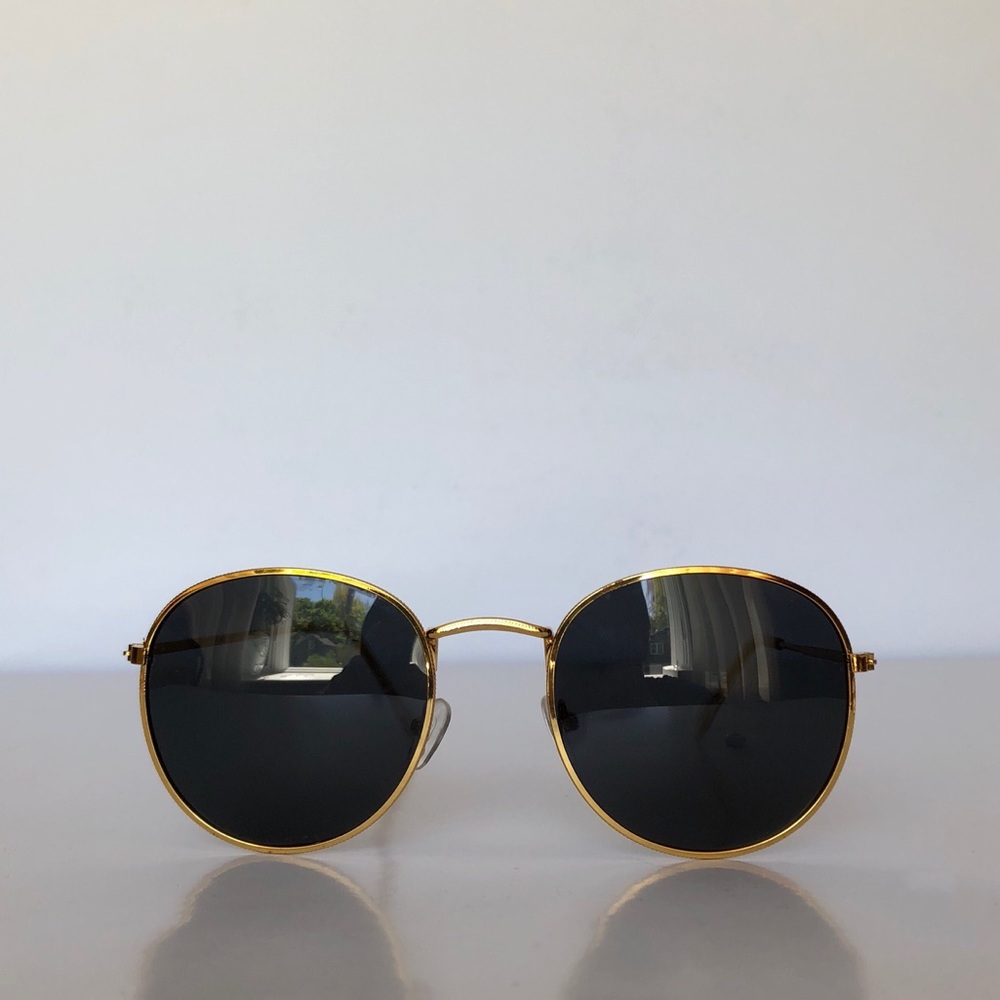Classic Round Frame Black and Gold Sunglasses
